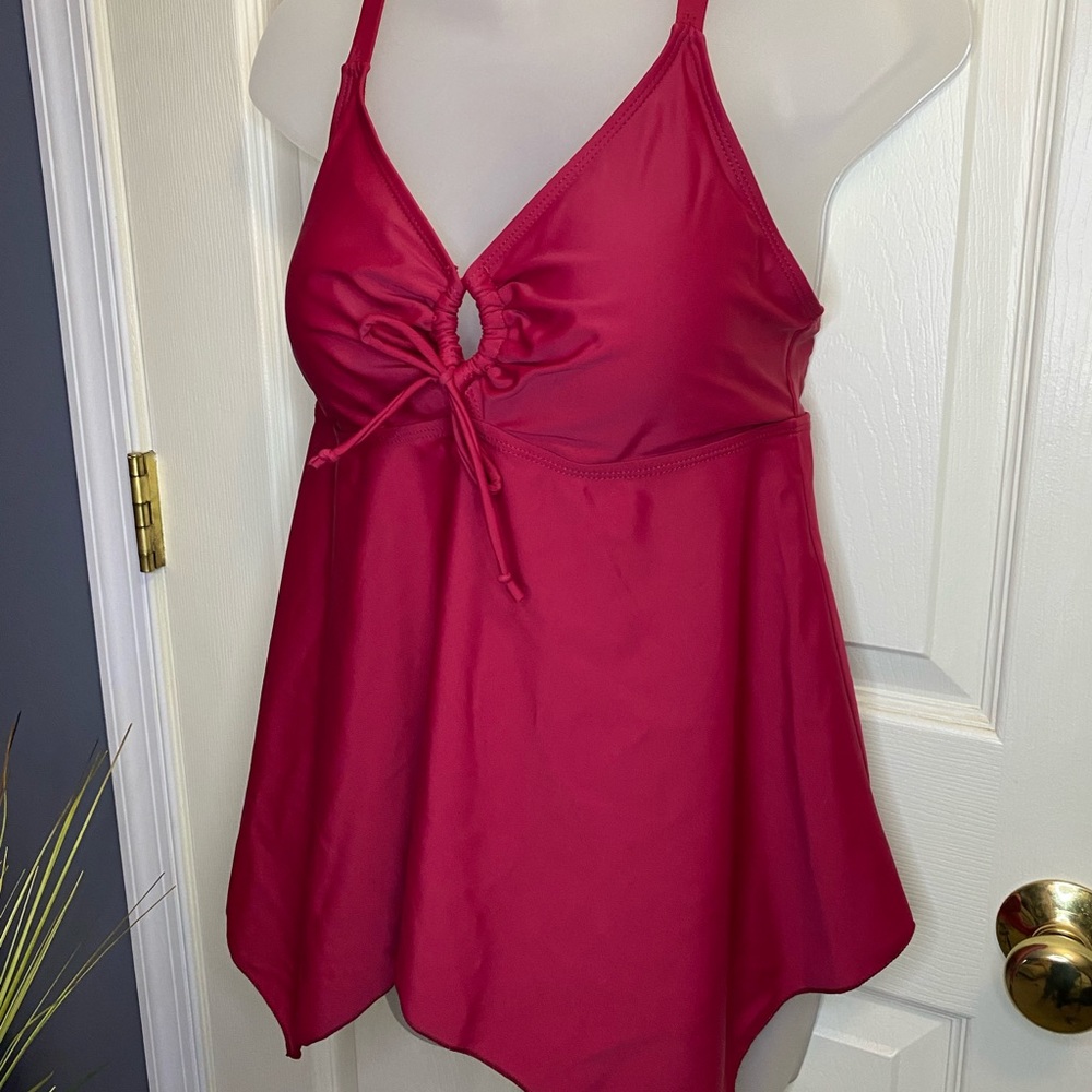 Women’s bathing suit top. Cranberry, Size 10
